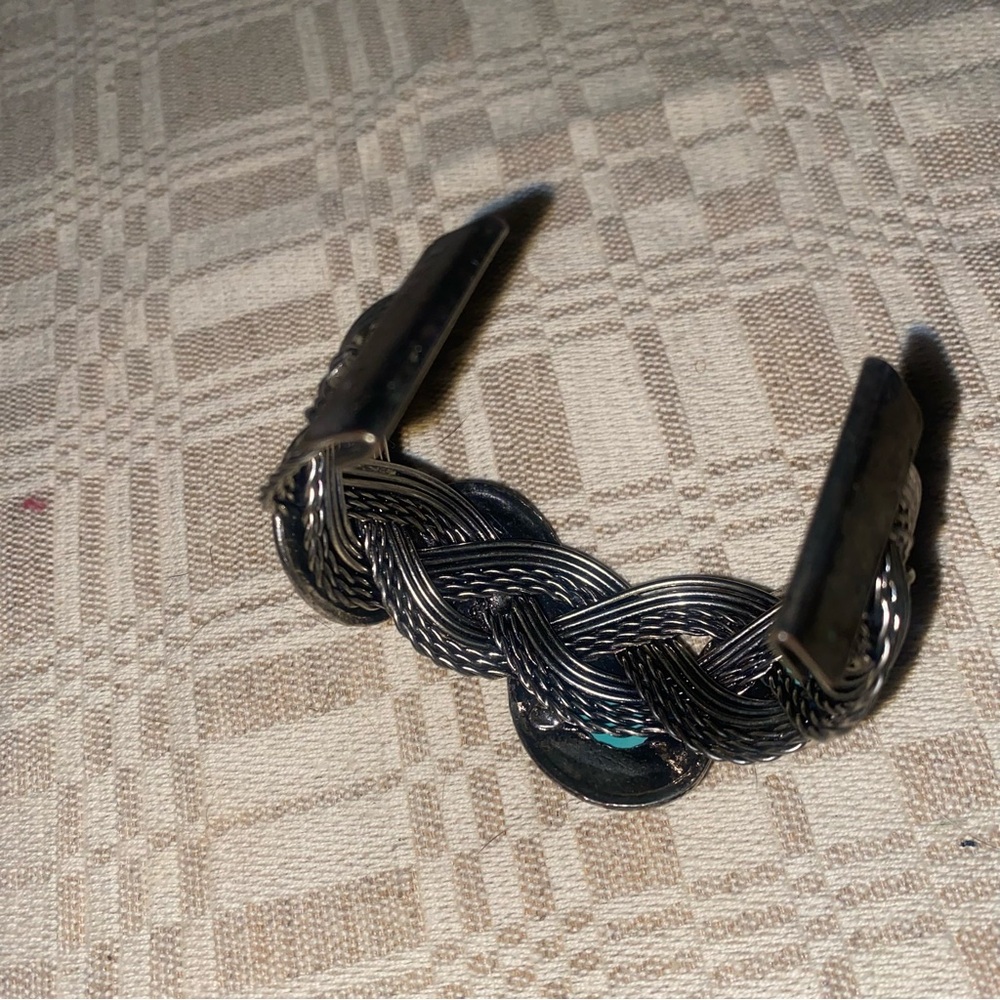 Southwestern style Faux Turquoise and silver tone cuff Bracelet NICE !! - Picture 3 of 4